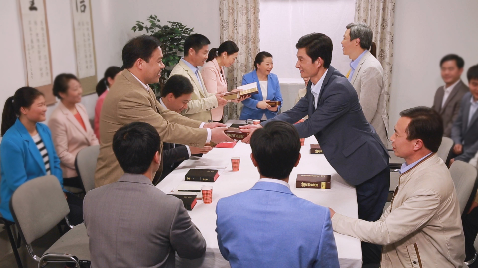 Eu sou um trabalhador comum. No final de novembro de 2013, um colega de trabalho viu que minha esposa e eu sempre fazíamos muito barulho por nada e que todos os dias estávamos preocupados e angustiados, por isso ele apresentou, para nós, a obra de Deus Todo-Poderoso nos últimos dias.