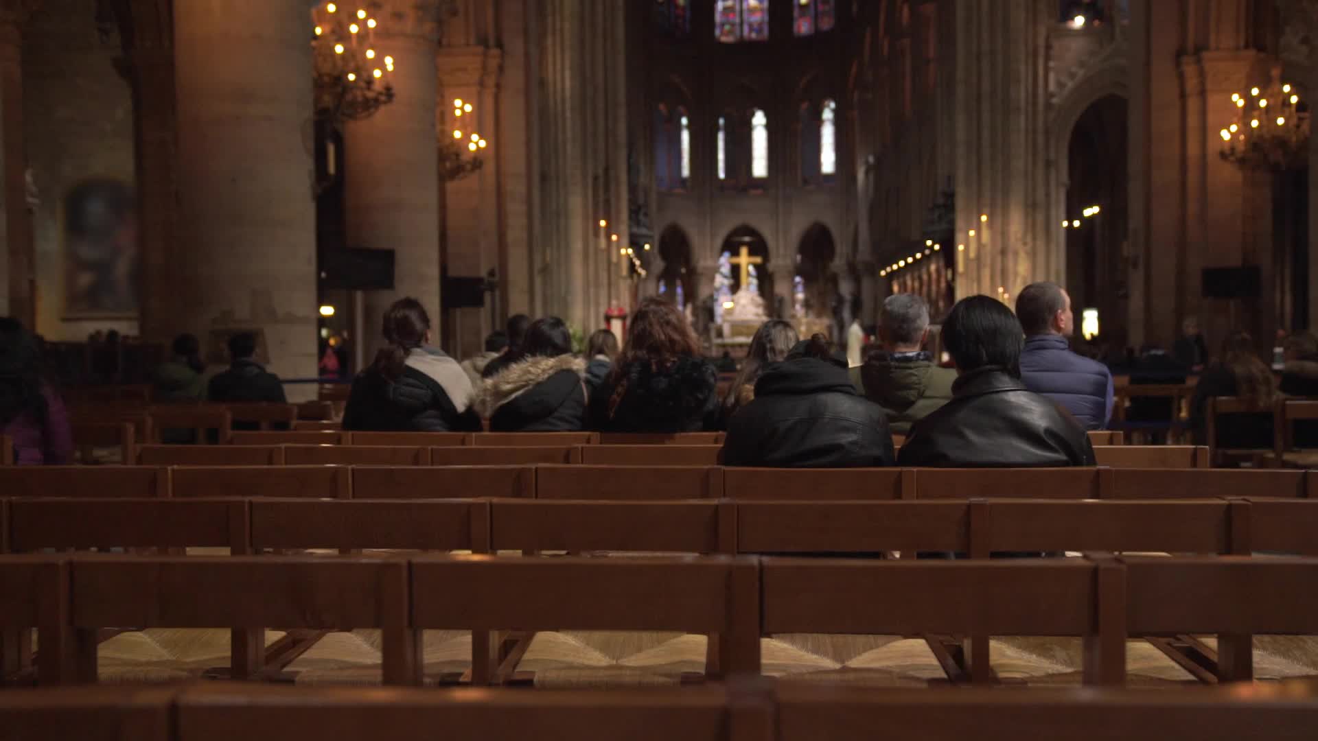 O Senhor Jesus profetizou: “E, por se multiplicar a iniquidade, o amor de muitos esfriará” (Mateus 24:12). A anarquia está crescendo no mundo religioso. Os líderes religiosos não respeitam os mandamentos do Senhor. Seguem apenas as tradições humanas. Eles pregam o conhecimento bíblico apenas para aparecer e dar testemunho de si mesmos. Eles não dão testemunho ou exaltam a Deus. Desviaram totalmente do caminho do Senhor. Por isso, Deus os rejeita e elimina. 